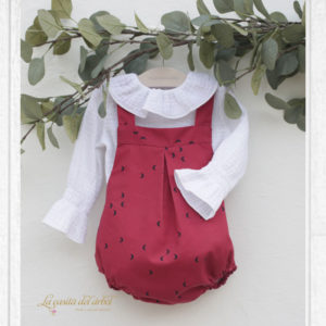 RANITA UNISEX TEJIDO CON MOTIVO DE LUNAS, PILAR BATANERO INVIERNO 2020( no incluye camisa)