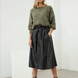 Sweater verde tejido