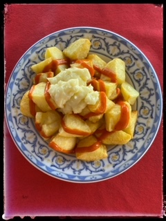 Patatas bravas.